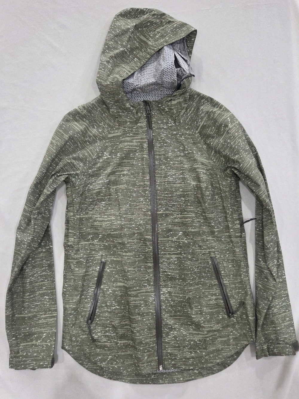 Columbia Sportswear women's lightweight hooded rain jacket in size XS.